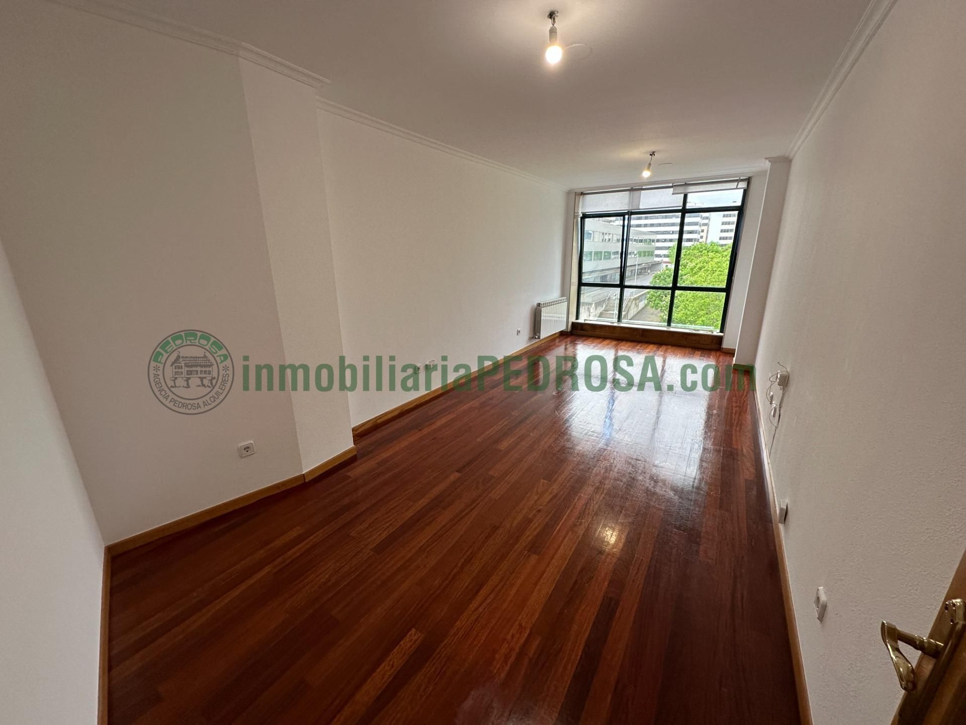 Sala d'estar de Pis en venda en Pontevedra Capital  amb Calefacció, Parquet i Terrassa