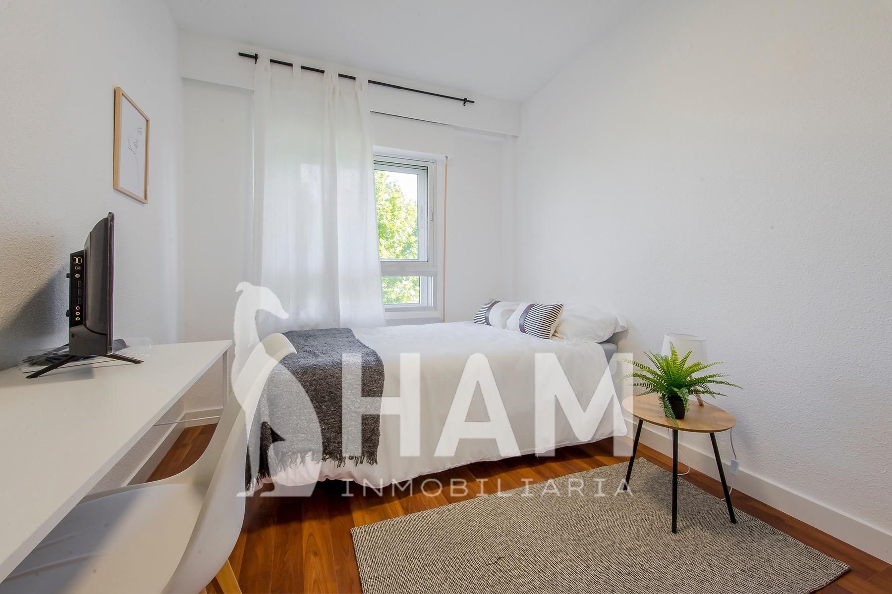 Bedroom of Flat to share in  Madrid Capital  with Heating