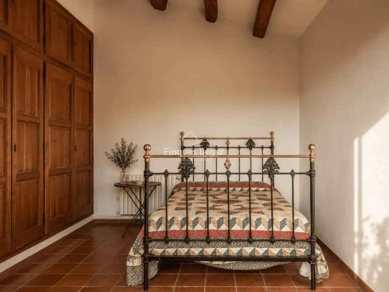 Dormitori de Finca rústica en venda en Mont-ras amb Calefacció, Jardí privat i Terrassa