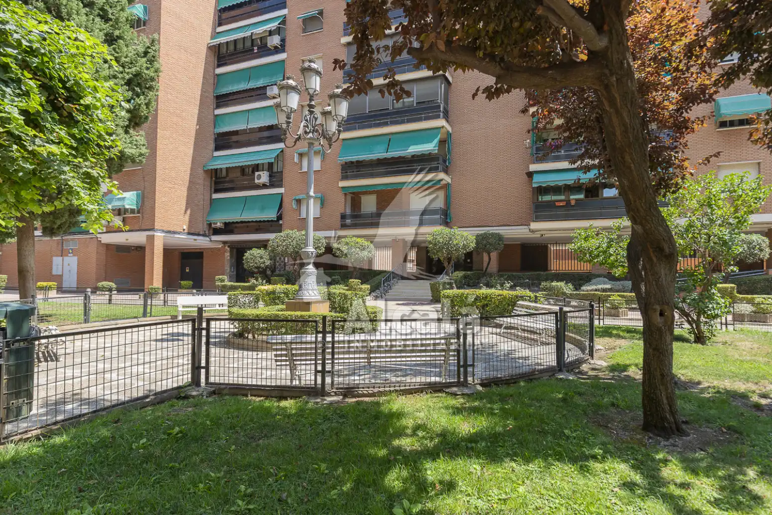 Vista exterior de Piso en venta en Alcalá de Henares con Calefacción, Jardín privado y Parquet