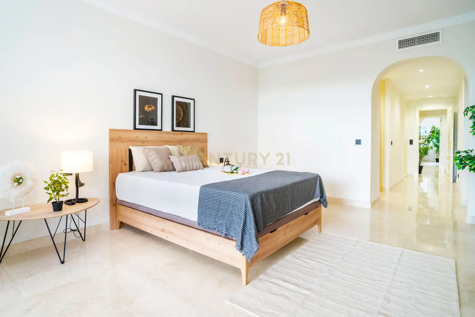 Schlafzimmer von Wohnungen zum Verkauf in Marbella mit Klimaanlage, Privatgarten und Ofen