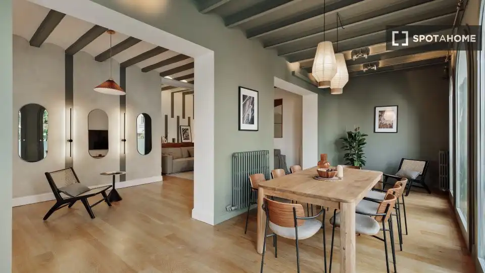 Menjador de Apartament per a compartir en Barcelona amb Aire condicionat, Terrassa i Moblat