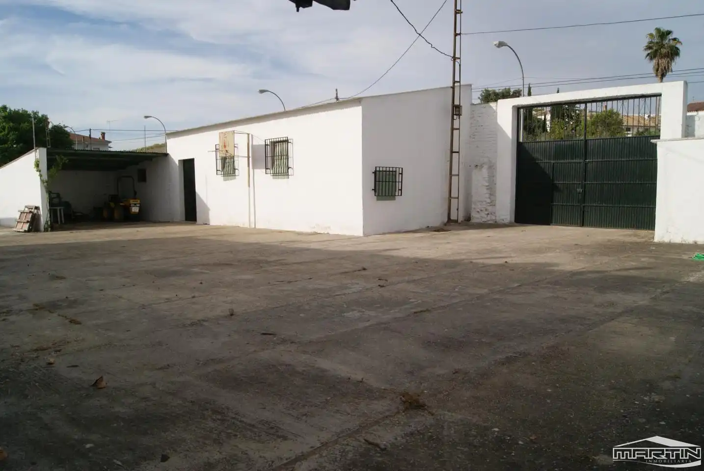 Vista exterior de Casa o chalet en venta en Lucena con Trastero, Piscina y Amueblado