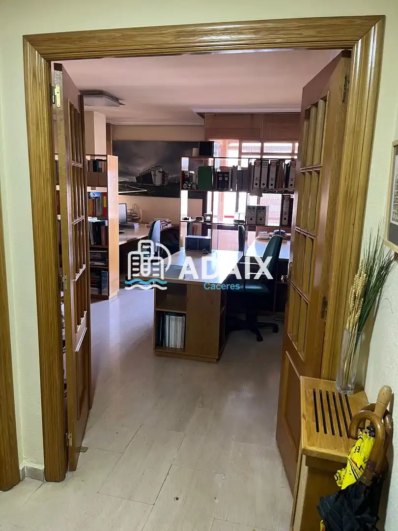 Oficina de alquiler en Cáceres con Aire acondicionado, Calefacción y Terraza