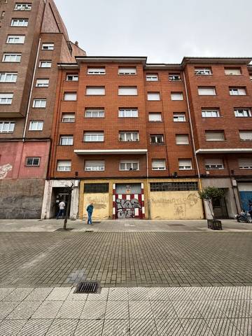 Piso en Venta en Calle Manuel de Falla, 22 en Milán - Pumarín