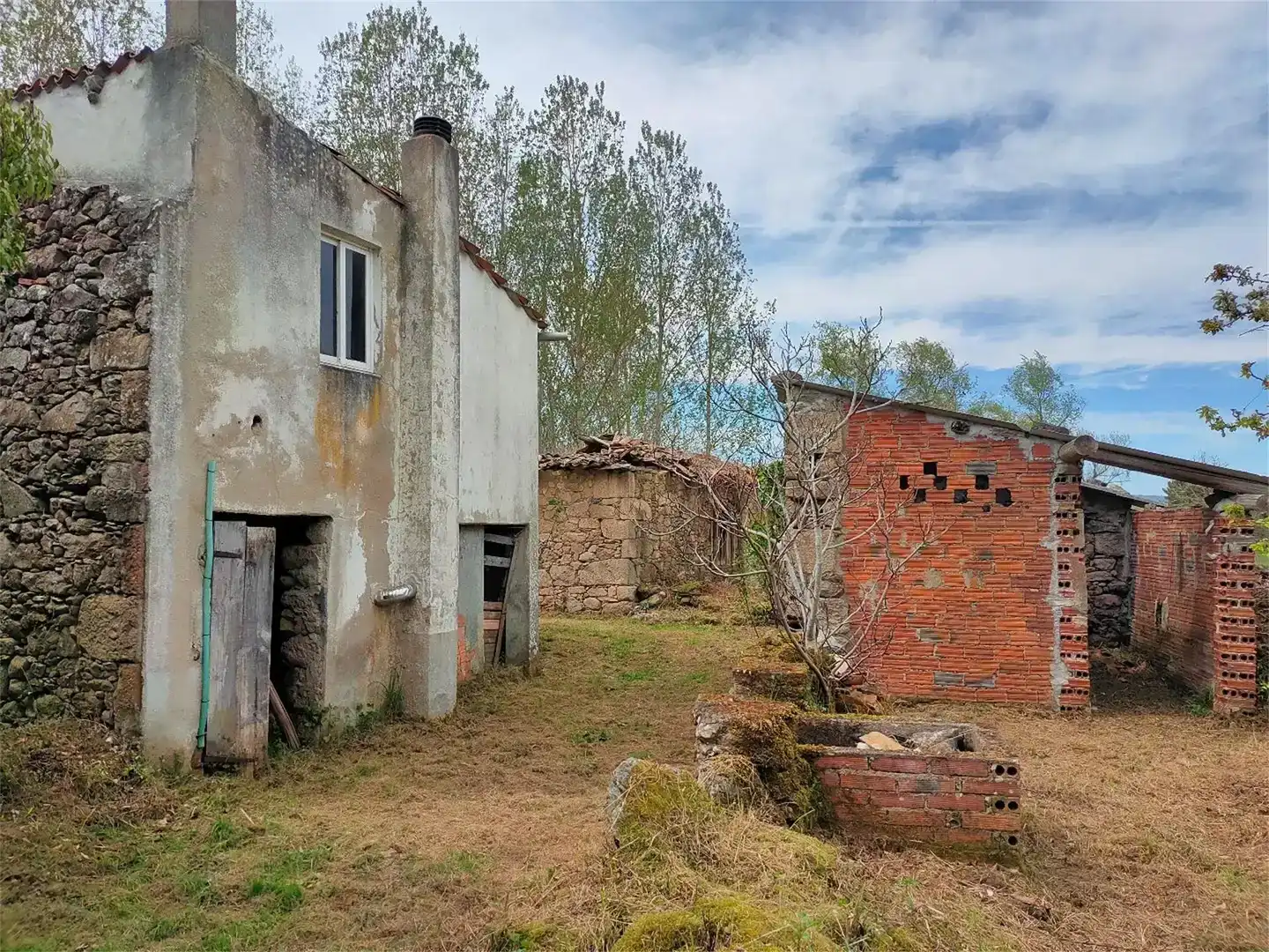 Vista exterior de Finca rústica en venda en Sober amb Jardí privat