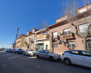 Vista exterior de Casa o xalet en venda en Sevilla la Nueva amb Aire condicionat, Calefacció i Parquet