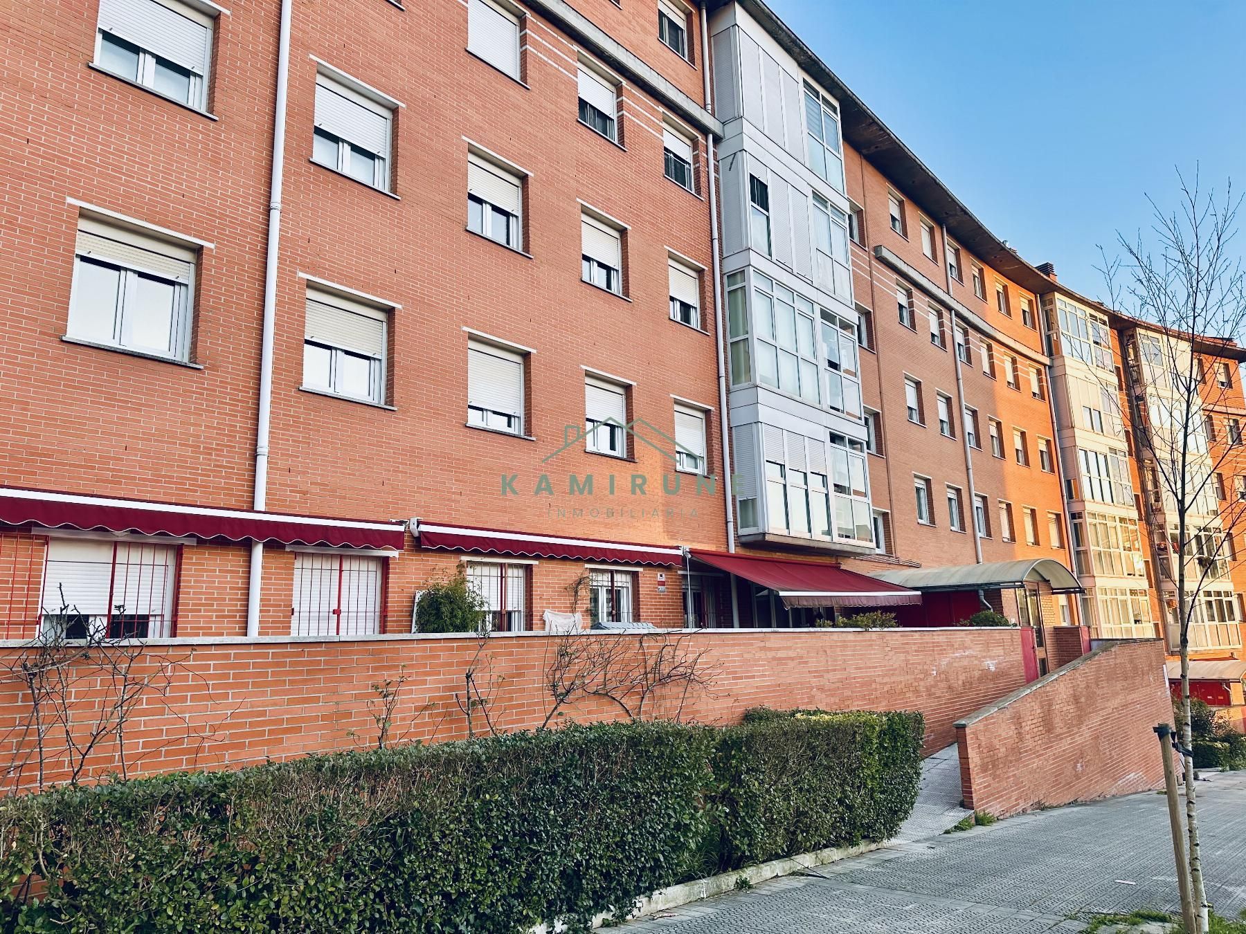 Vista exterior de Pis en venda en Bilbao  amb Calefacció i Traster
