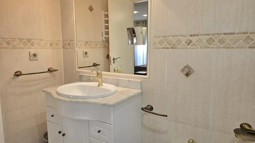 Badezimmer von Wohnung zum Verkauf in Valencia mit Klimaanlage, Möbliert und Ofen