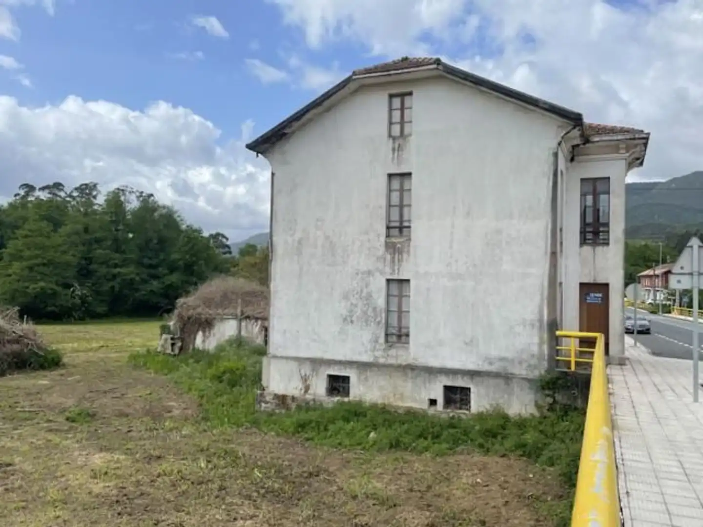 Vista exterior de Casa o xalet en venda en Cariño amb Jardí privat