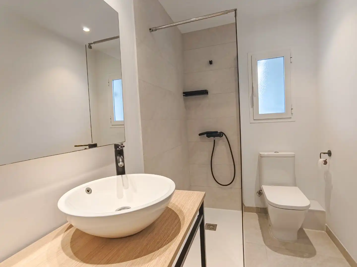 Bathroom of Flat for rent in  Palma de Mallorca  with Air Conditioner, Terrace and Balcony