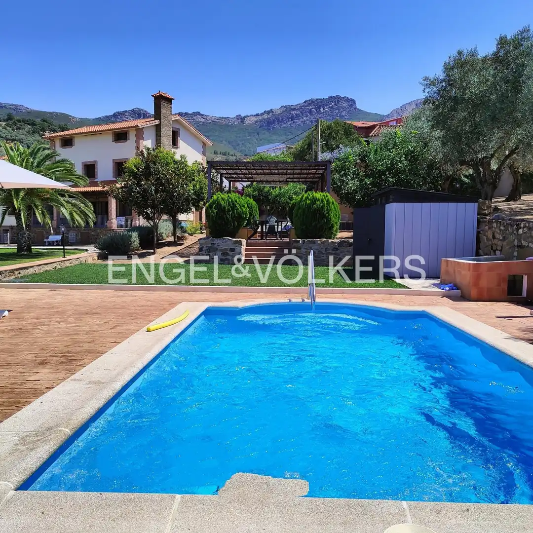 Piscina de Casa o chalet en venta en Berzocana con Calefacción, Jardín privado y Terraza