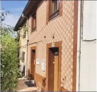 Vista exterior de Casa adosada en venda en Oviedo  amb Parquet i Moblat