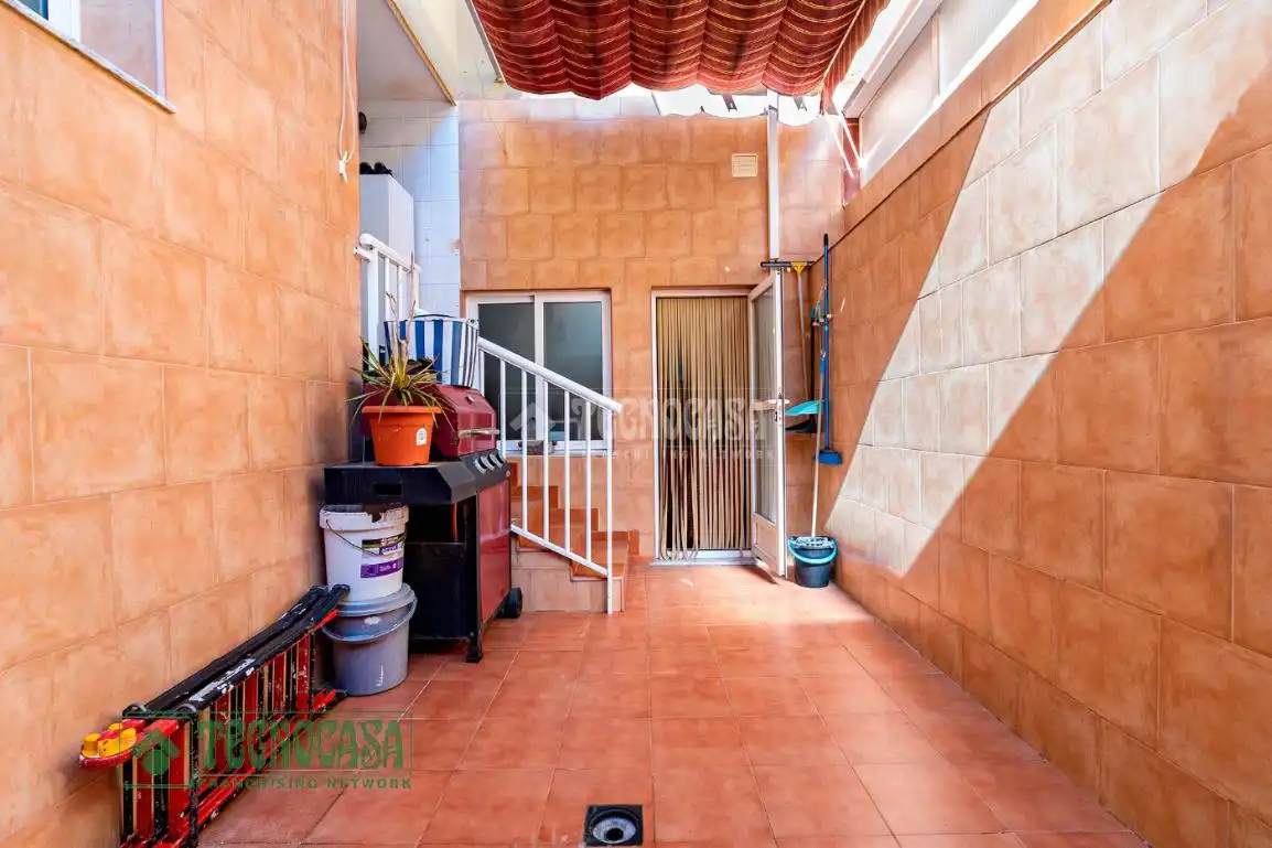 Vista exterior de Casa adosada en venda en El Ejido amb Aire condicionat, Calefacció i Terrassa