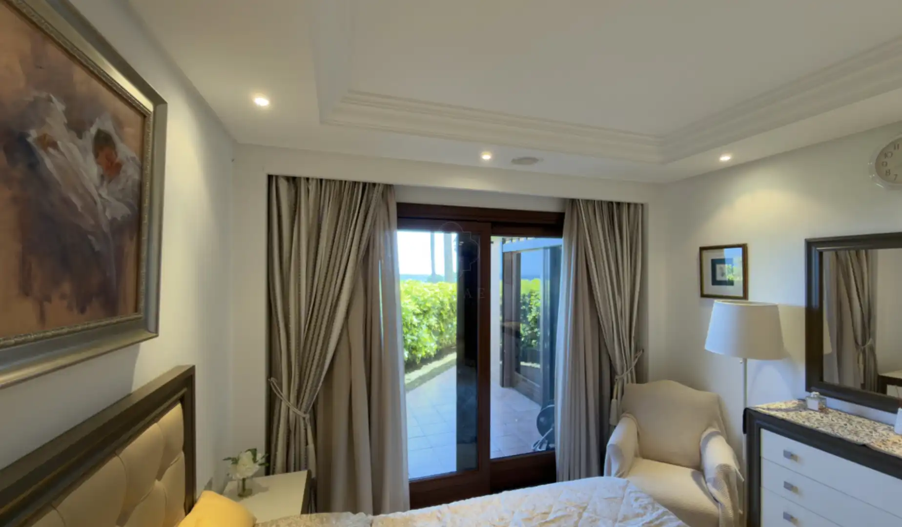 Dormitori de Planta baixa en venda en Estepona amb Aire condicionat, Jardí privat i Terrassa