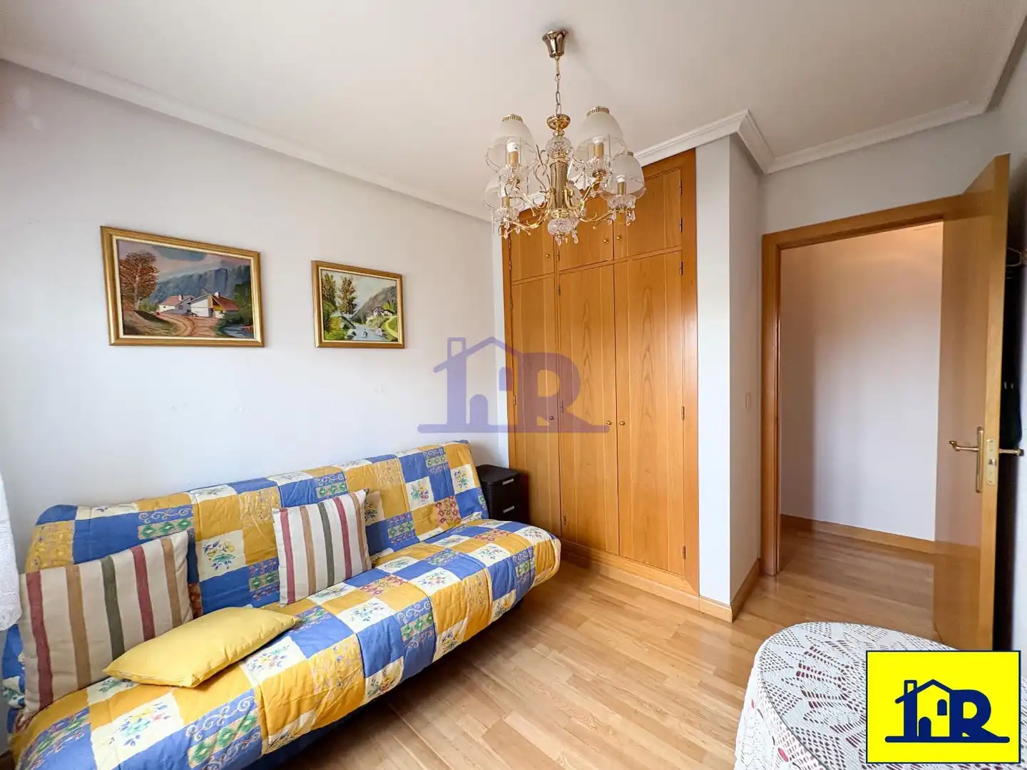 Sala de estar de Piso en venta en Cuenca con Calefacción, Trastero y Piscina
