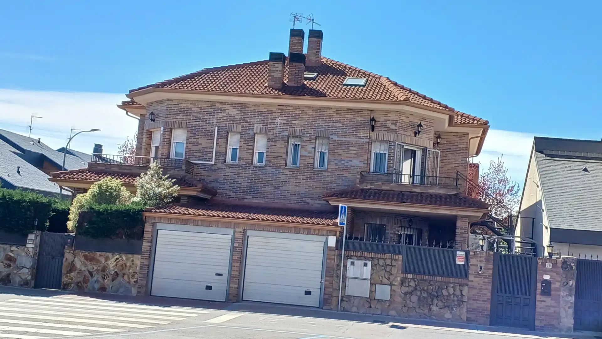 Exterior view of Houses for sale in Moralzarzal  with Air Conditioner, Private garden and Terrace