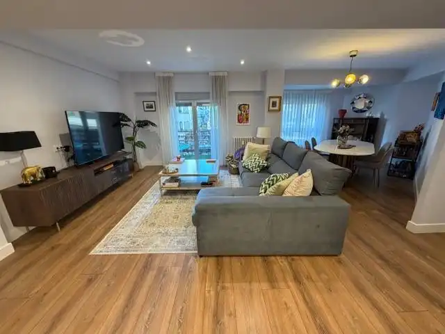 Sala de estar de Piso en venta en León Capital  con Calefacción, Parquet y Terraza