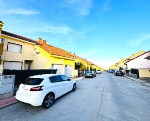 Vista exterior de Casa adosada en venda en Calera y Chozas amb Aire condicionat, Calefacció i Jardí privat