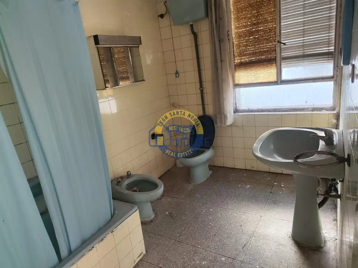 Badezimmer von Wohnung zum Verkauf in León Capital  mit Heizung, Parkett und Terrasse