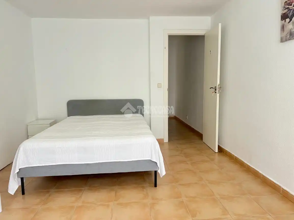 Dormitori de Casa adosada en venda en Alcalá de Henares amb Terrassa