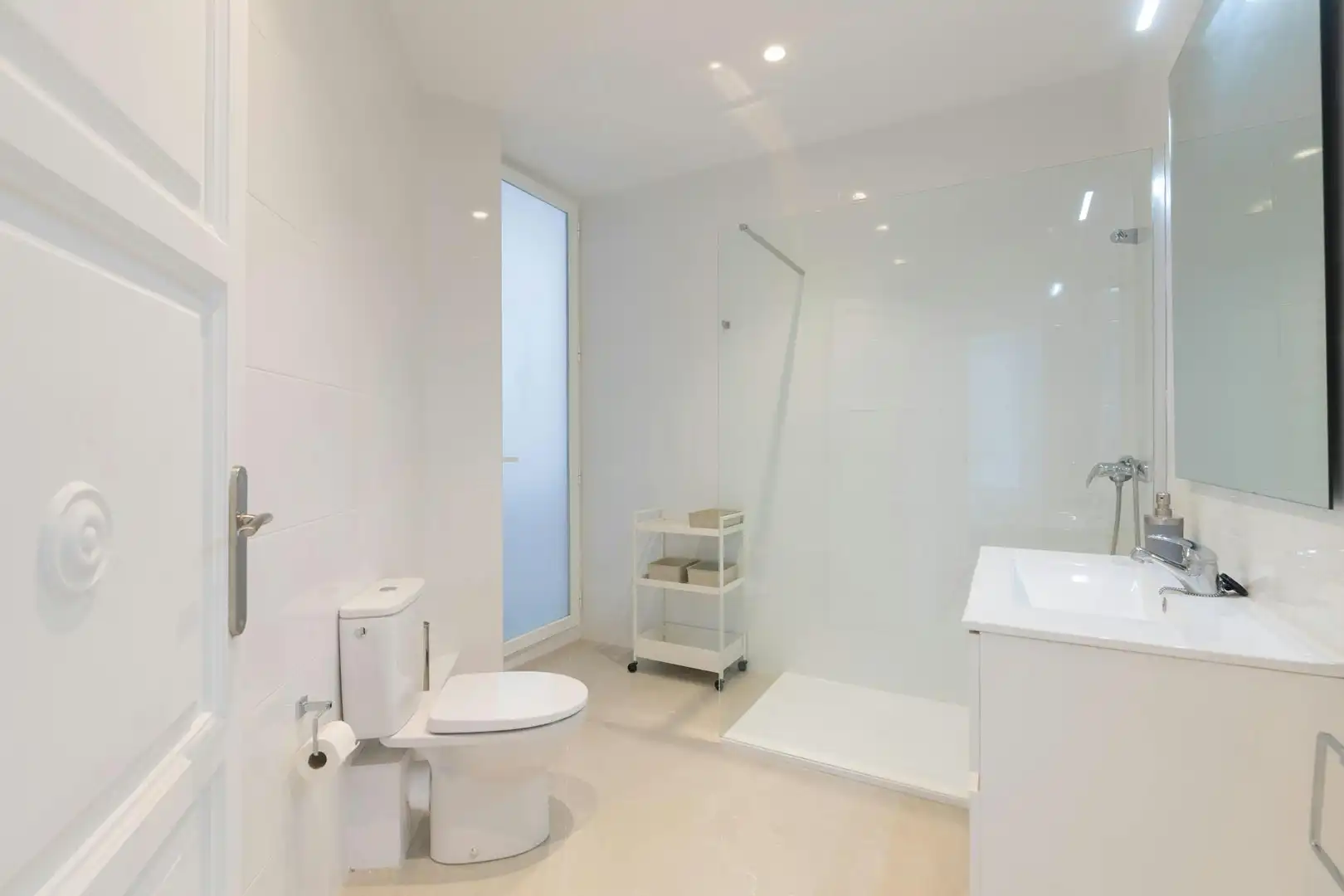 Bathroom of Flat for rent in Valencia  with Heating, Washing machine and TV