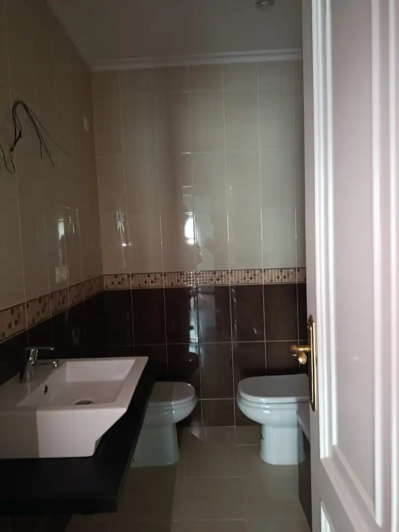 Badezimmer von Wohnung zum Verkauf in Ribadeo mit Heizung, Ofen und Waschmaschine