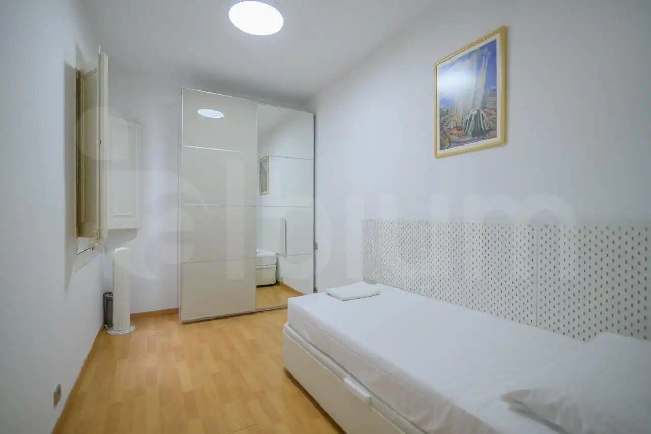 Schlafzimmer von Wohnung zum Verkauf in Barcelona mit Klimaanlage, Parkett und Möbliert