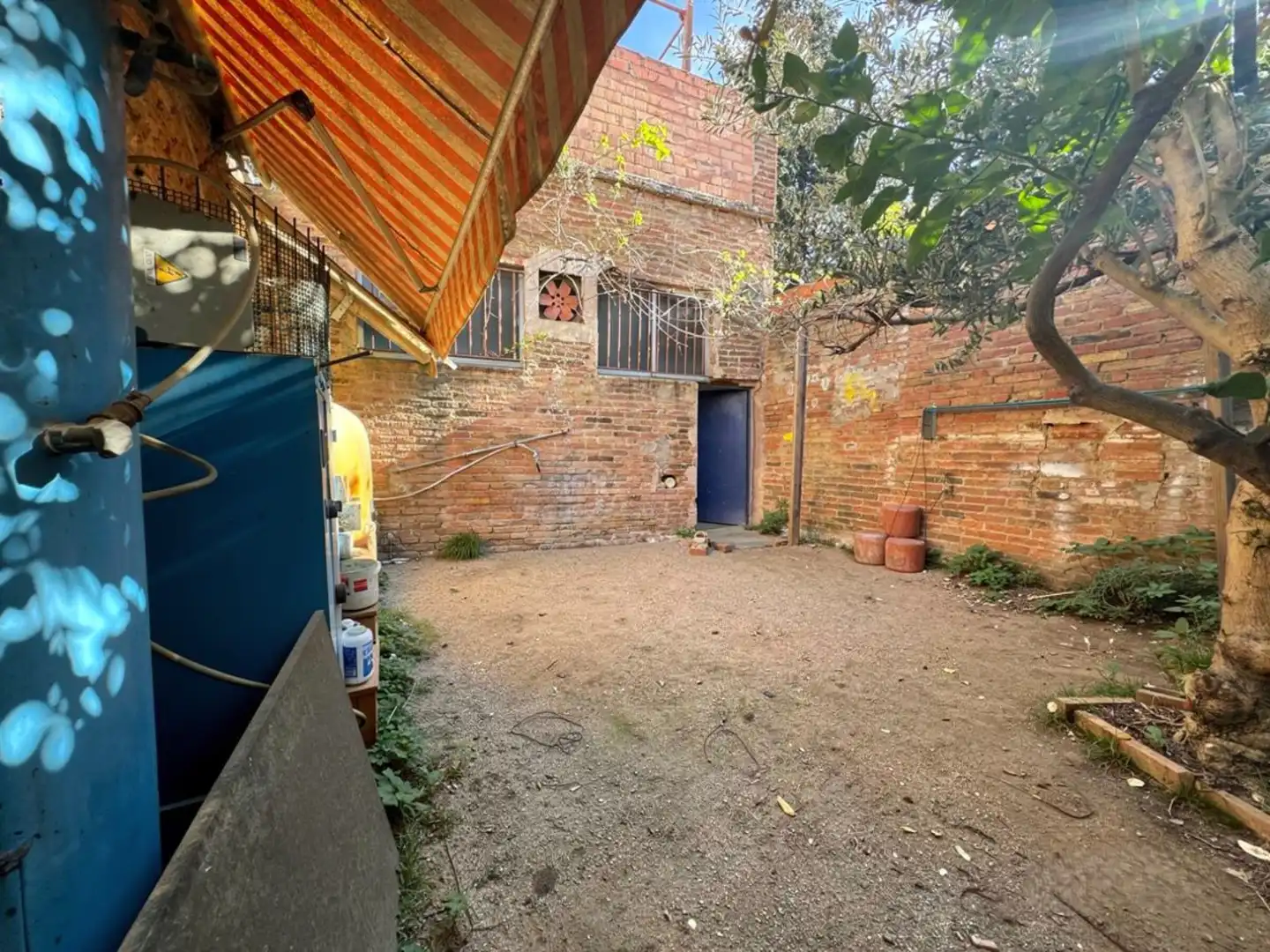 Casa adosada en venta en Sabadell con Calefacción, Terraza y Trastero