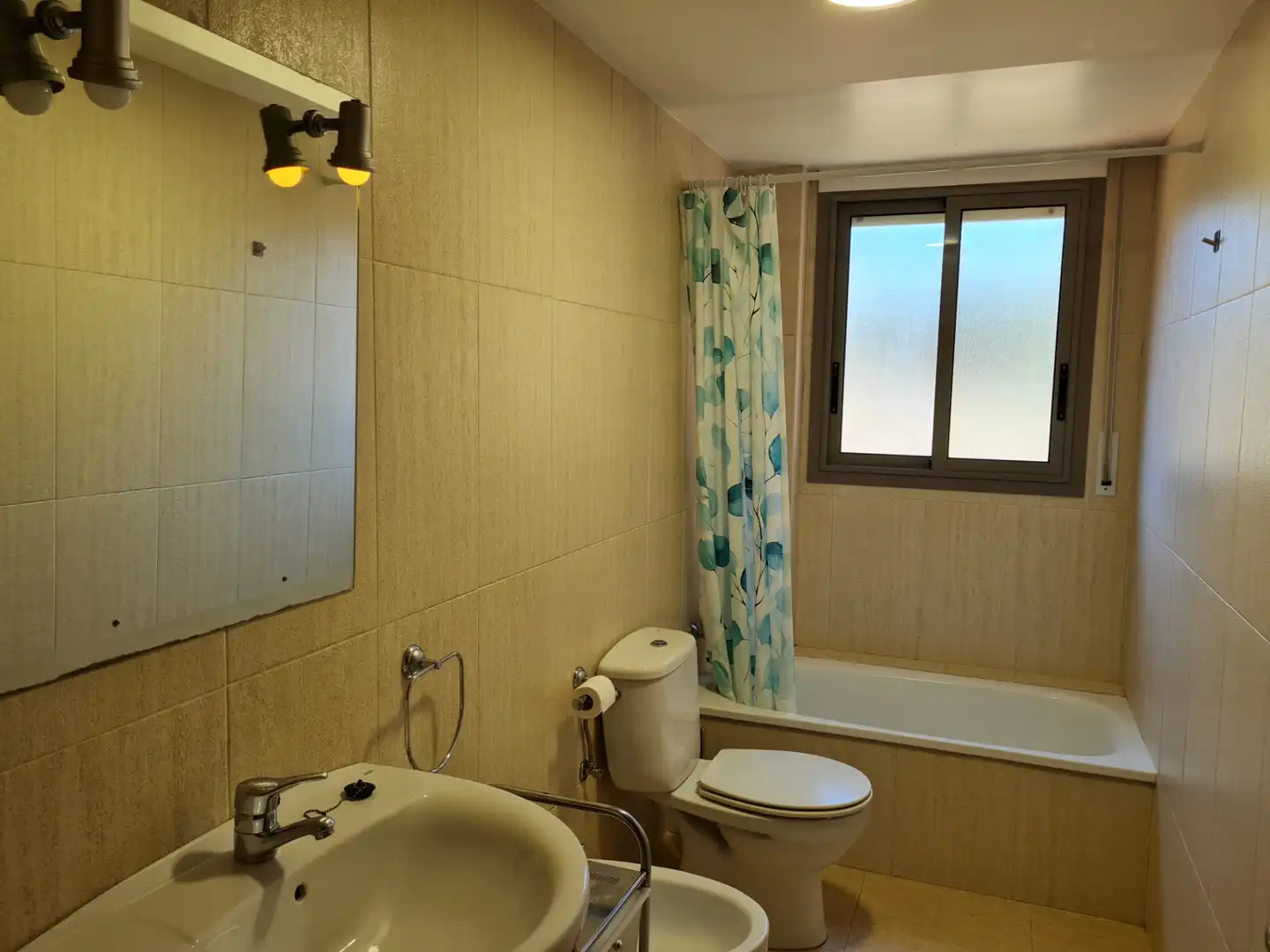Baño de Piso de alquiler en Girona con Calefacción, Amueblado y Horno