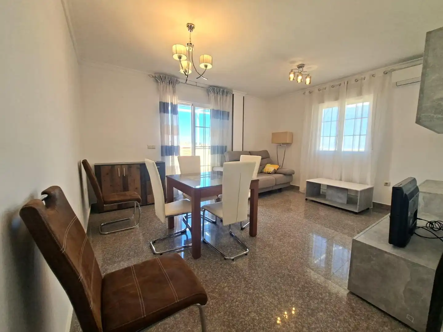 Sala d'estar de Àtic de lloguer en Ogíjares amb Aire condicionat, Calefacció i Terrassa