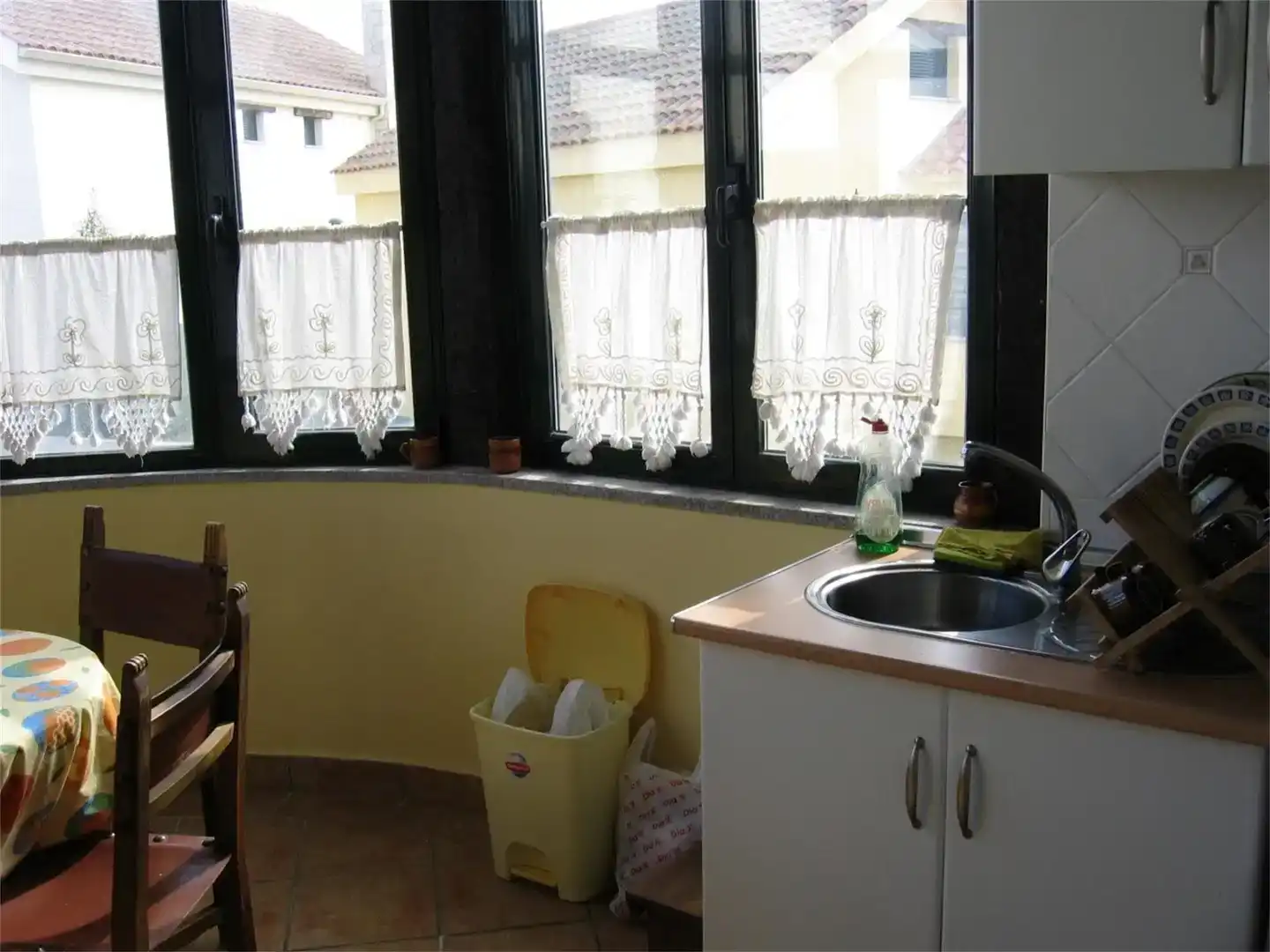 Cuina de Casa o xalet de lloguer en Ribeira amb Jardí privat, Forn i Rentadora