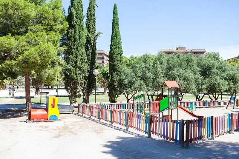 Außenansicht von Wohnung zum Verkauf in Zaragoza mit Heizung, Terrasse und Balkon