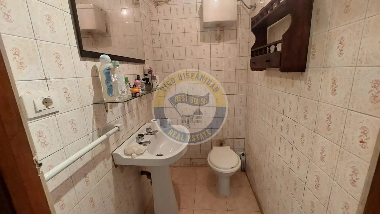 Bathroom of Flat for sale in Vigo   with Storage room and Furnished