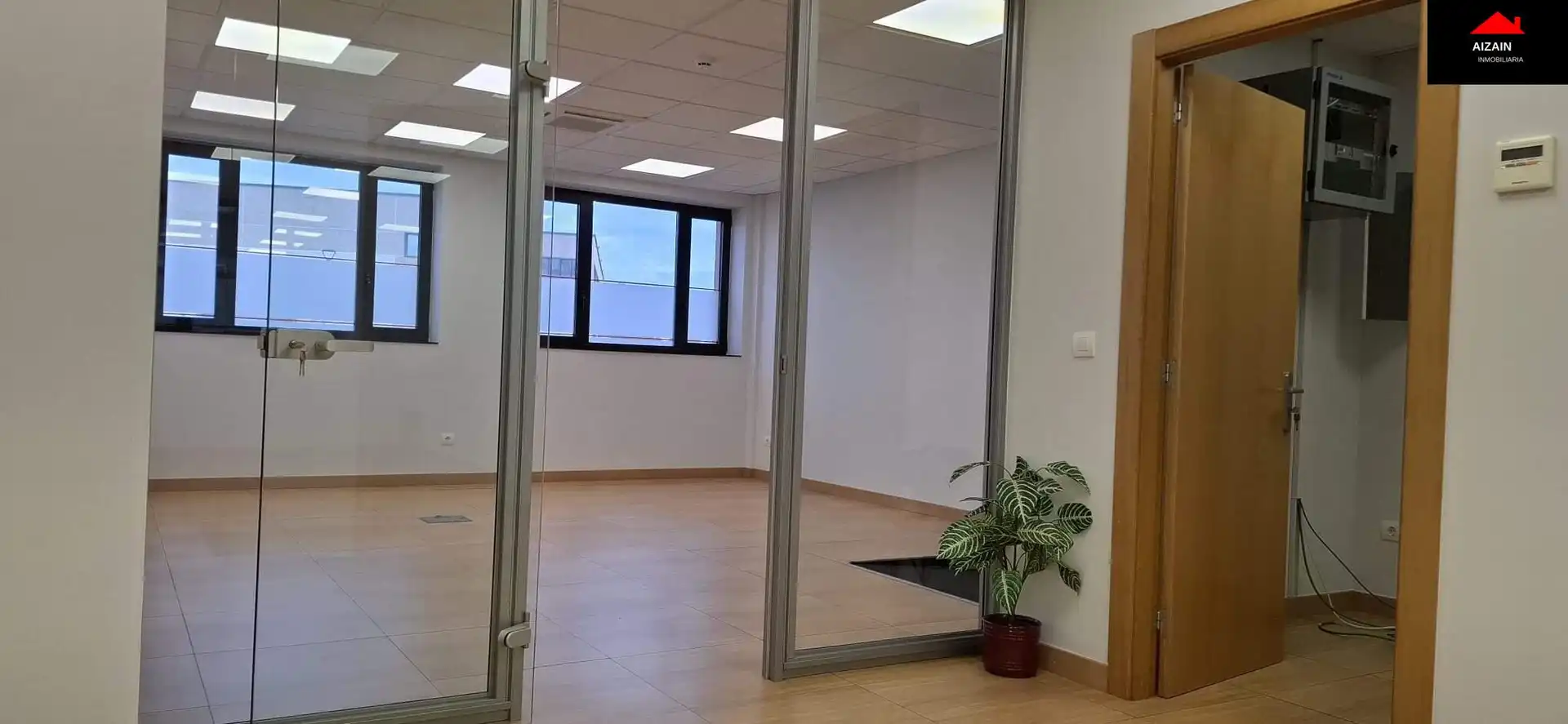 Bureau avec ascenseur à louer à Avenida de la Autonomía, imagen 2