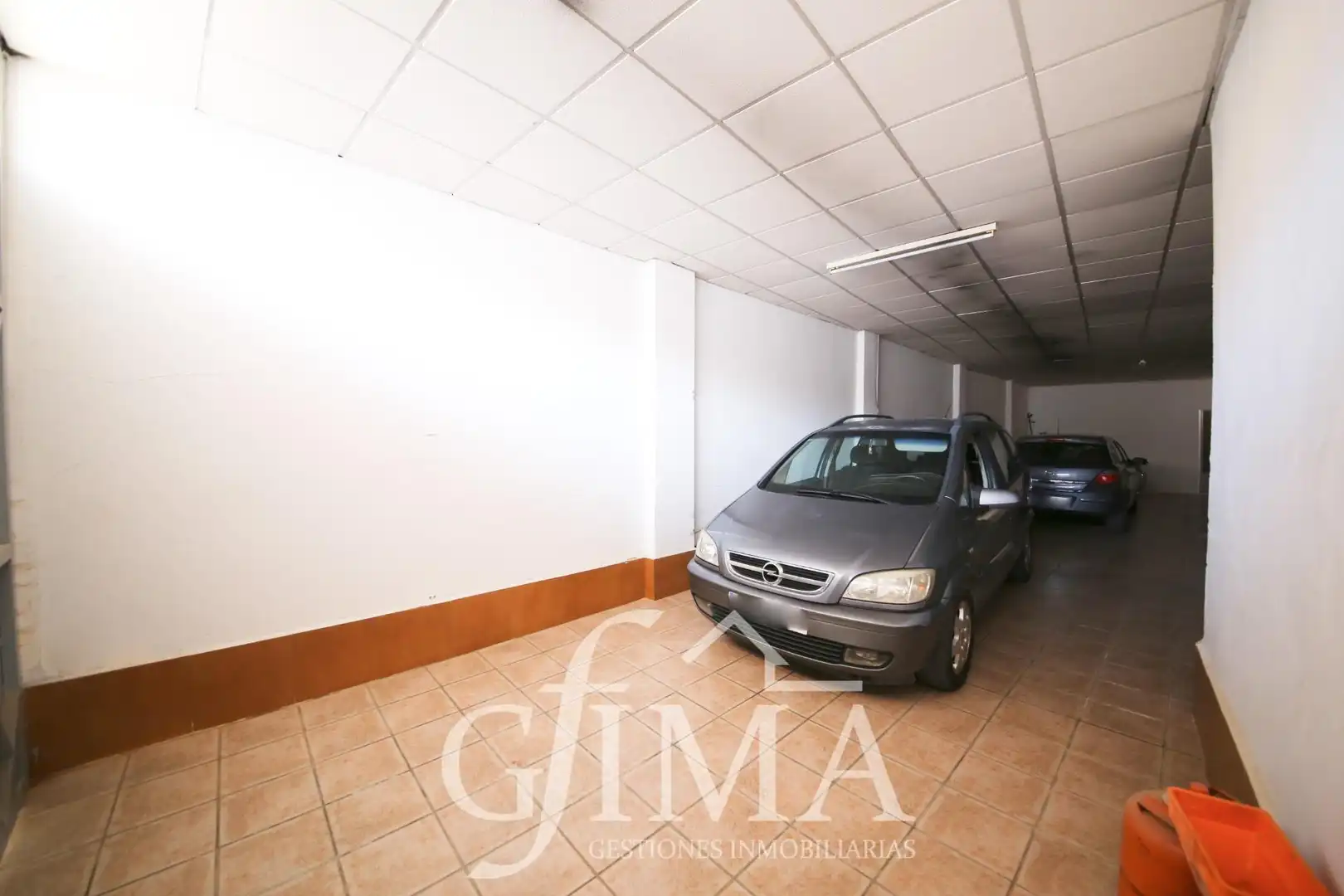Parking of Houses for sale in Tomelloso  with Air Conditioner, Heating and Terrace