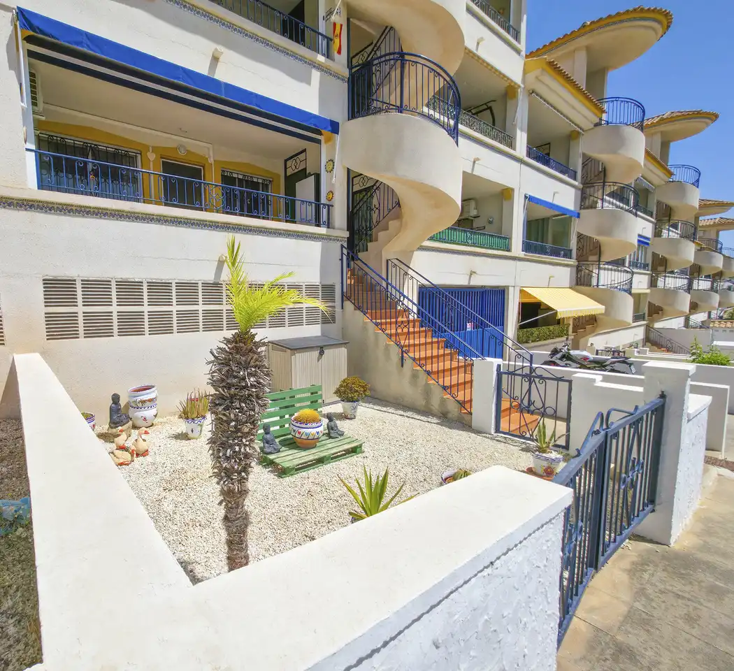 Rez-de-chaussée avec terrasse à vendre à Orihuela Costa