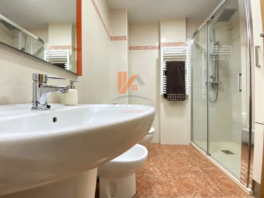 Bathroom of Flat for sale in O Milladoiro