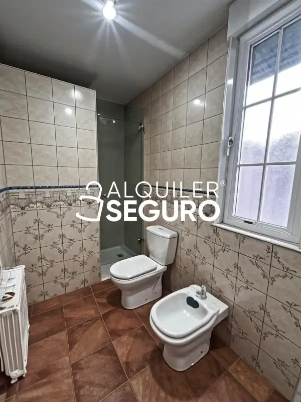 Bany de Casa o xalet de lloguer en Torrejón de Ardoz amb Aire condicionat, Calefacció i Terrassa