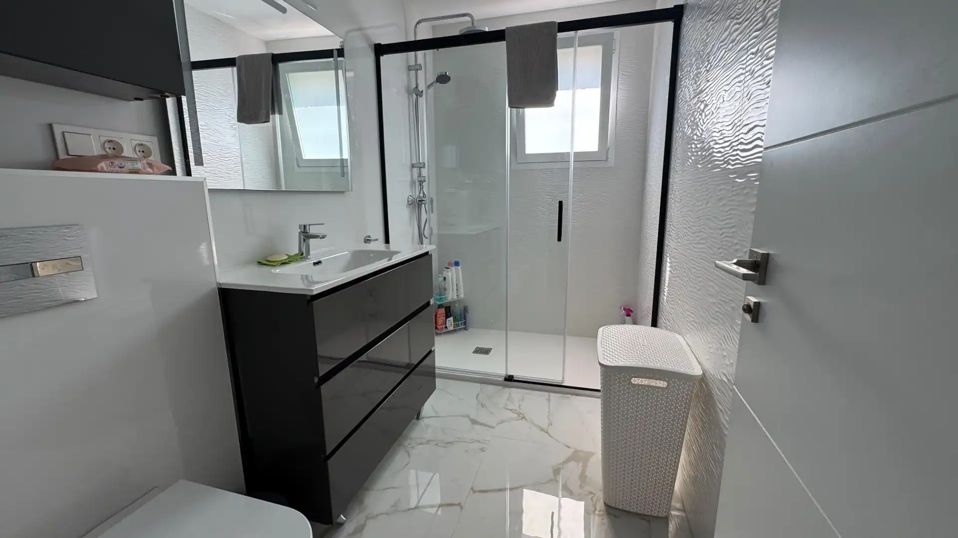 Bathroom of Detached homes for sale in Benidorm  with Air Conditioner, Private garden and Terrace