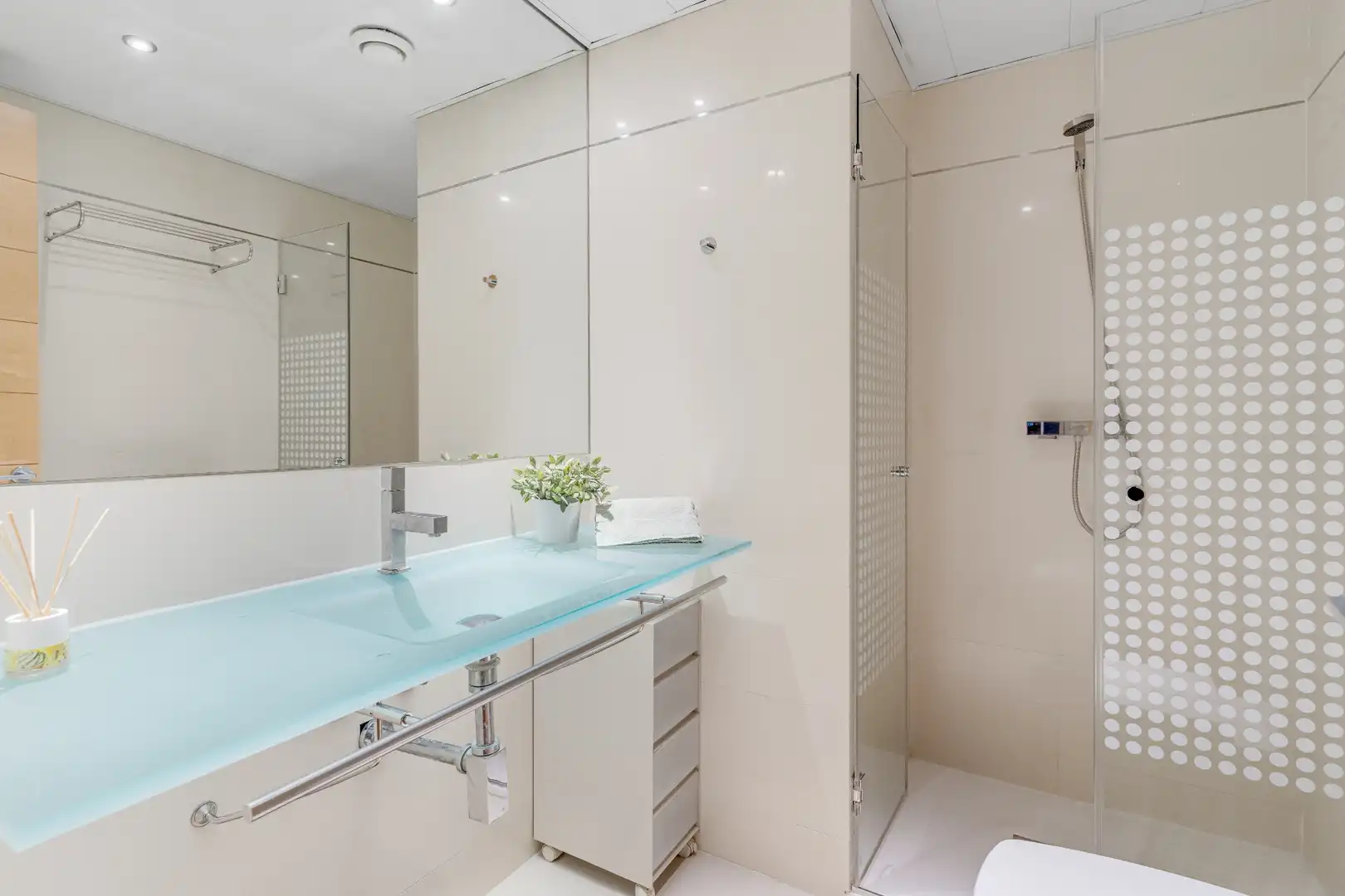 Bathroom of Flat for sale in Barcelona  with Air Conditioner, Heating and Parquet flooring