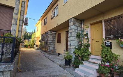 Außenansicht von Einfamilien-Reihenhaus zum verkauf in Navacerrada mit Terrasse