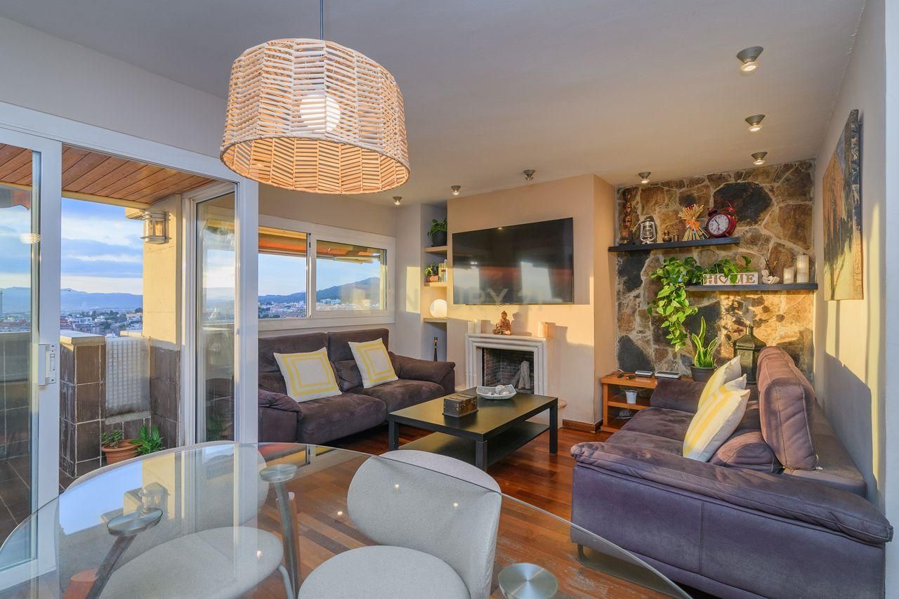 Living room of Apartment for sale in Esplugues de Llobregat