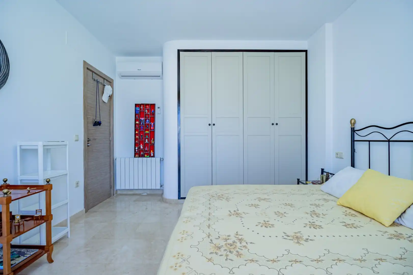 Habitación de Casa o chalet en venta en L'Alfàs del Pi con Aire acondicionado, Calefacción y Jardín privado