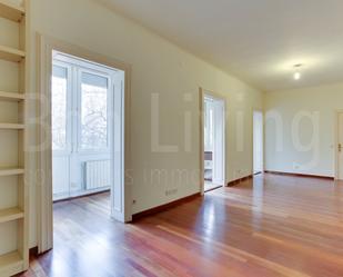 Living room of Flat to rent in  Barcelona Capital  with Heating and Parquet flooring