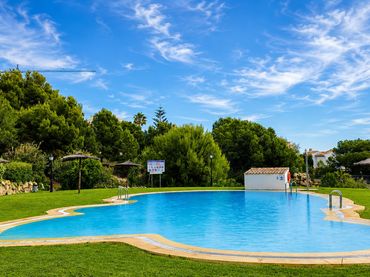 Villa avec balcon à vendre à Golf Bahía