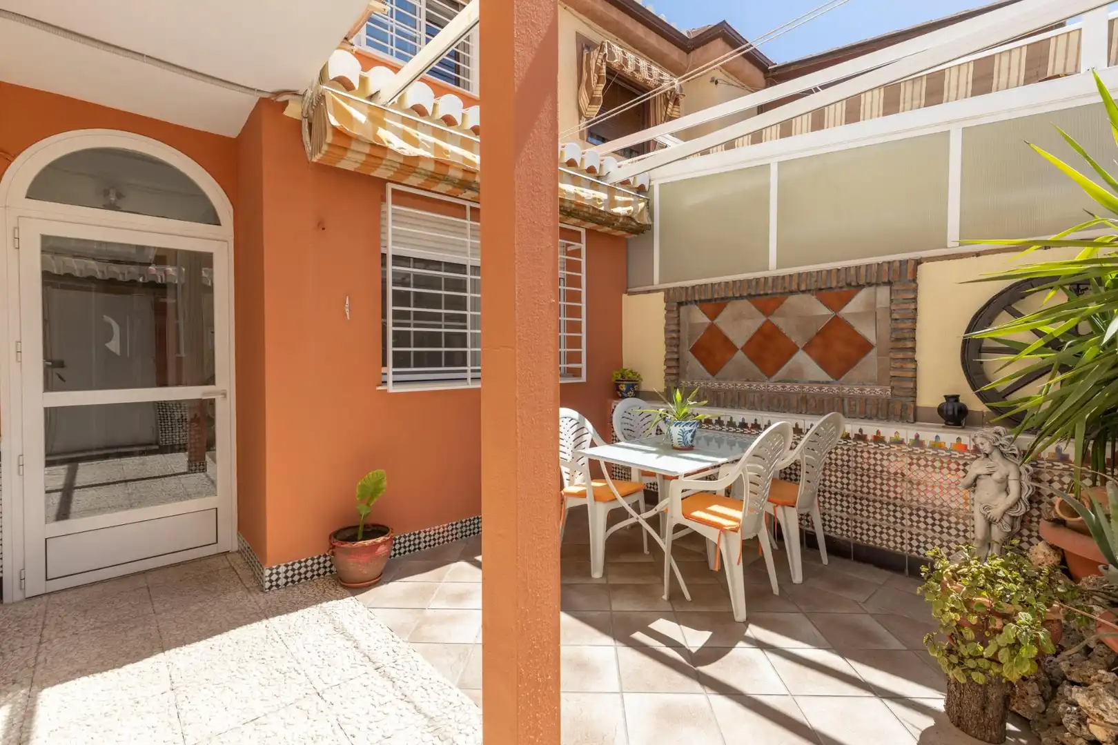 Terrasse von Einfamilien-Reihenhaus zum Verkauf in Armilla mit Heizung und Abstellraum