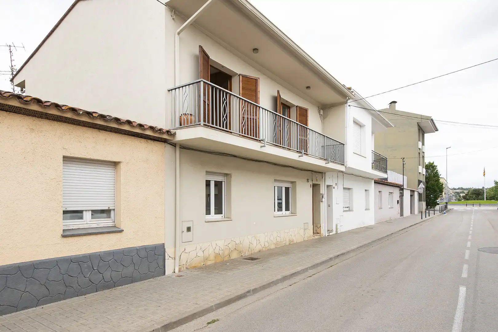 Außenansicht von Einfamilien-Reihenhaus zum Verkauf in Banyoles mit Heizung, Terrasse und Balkon