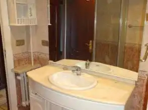 Badezimmer von Wohnung zur Miete in Gijón  mit Heizung und Abstellraum