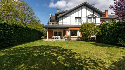 Foto 2 de Casa adosada en venta en Las Arenas, Getxo